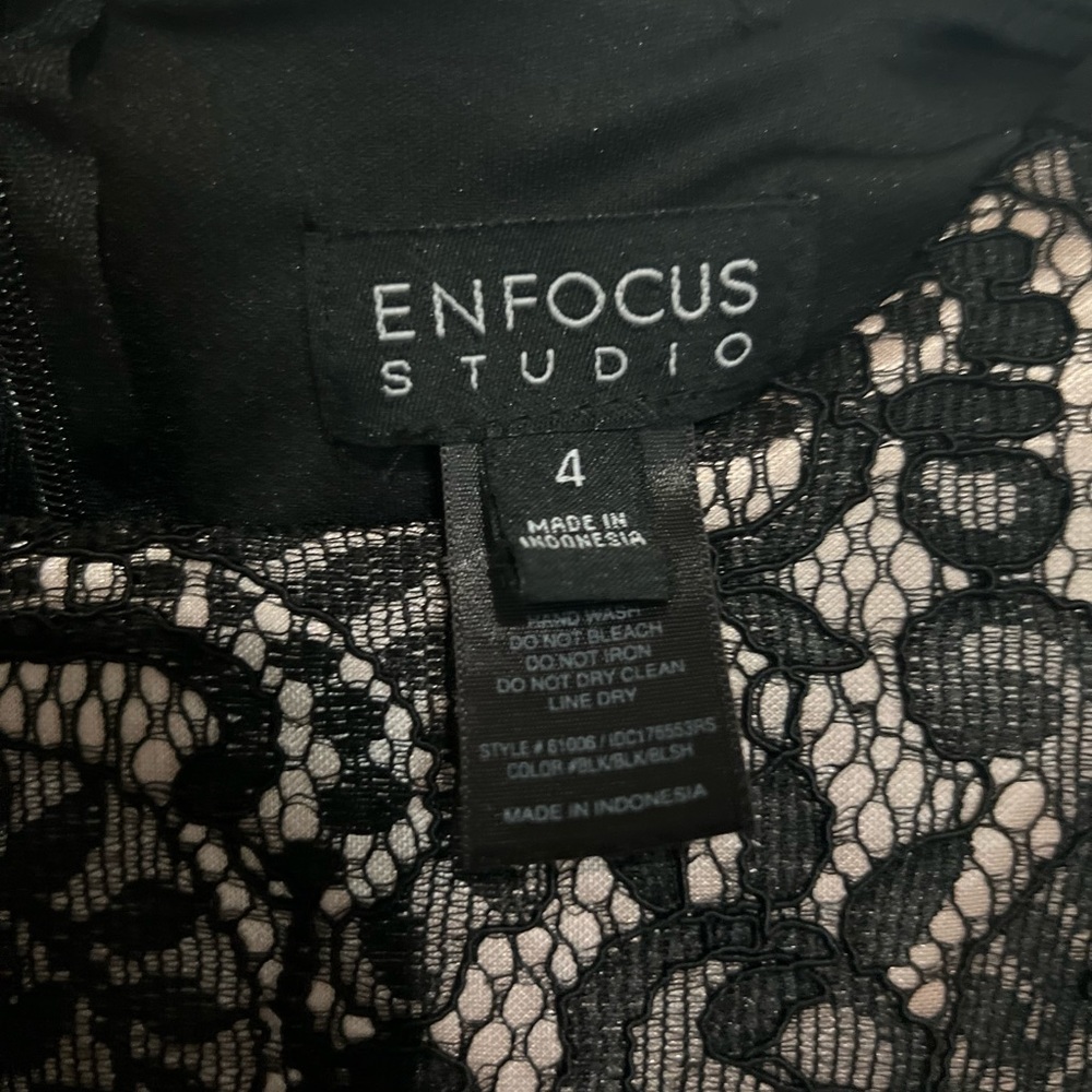 ENFOCUS STUDIO LACE DRESS - Picture 2 of 4